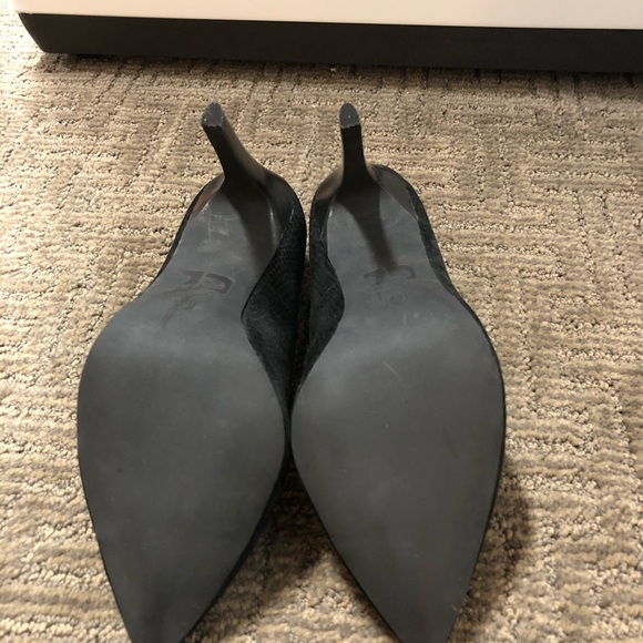 NWB Joe’s Jeans Suede Pumps - Picture 3 of 3